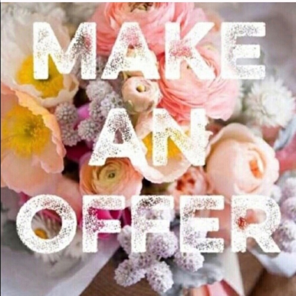 I ACCEPT 97 -99% of ALL OFFERS MADE SO
Make An Offer :)